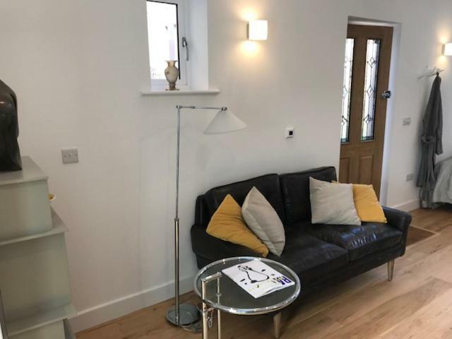 Appartement The Coach House 75 Epsom Road à Guildford Extérieur photo
