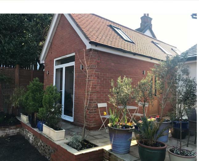 Appartement The Coach House 75 Epsom Road à Guildford Extérieur photo