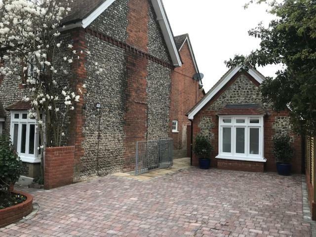 Appartement The Coach House 75 Epsom Road à Guildford Extérieur photo